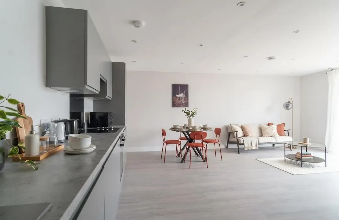 Fantastic 3 Bedroom Manchester Apartment-1