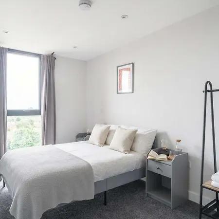 Fantastic 3 Bedroom Manchester Apartment-2